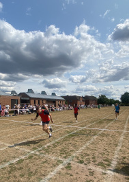 A tight finish for an intermediate boys' race